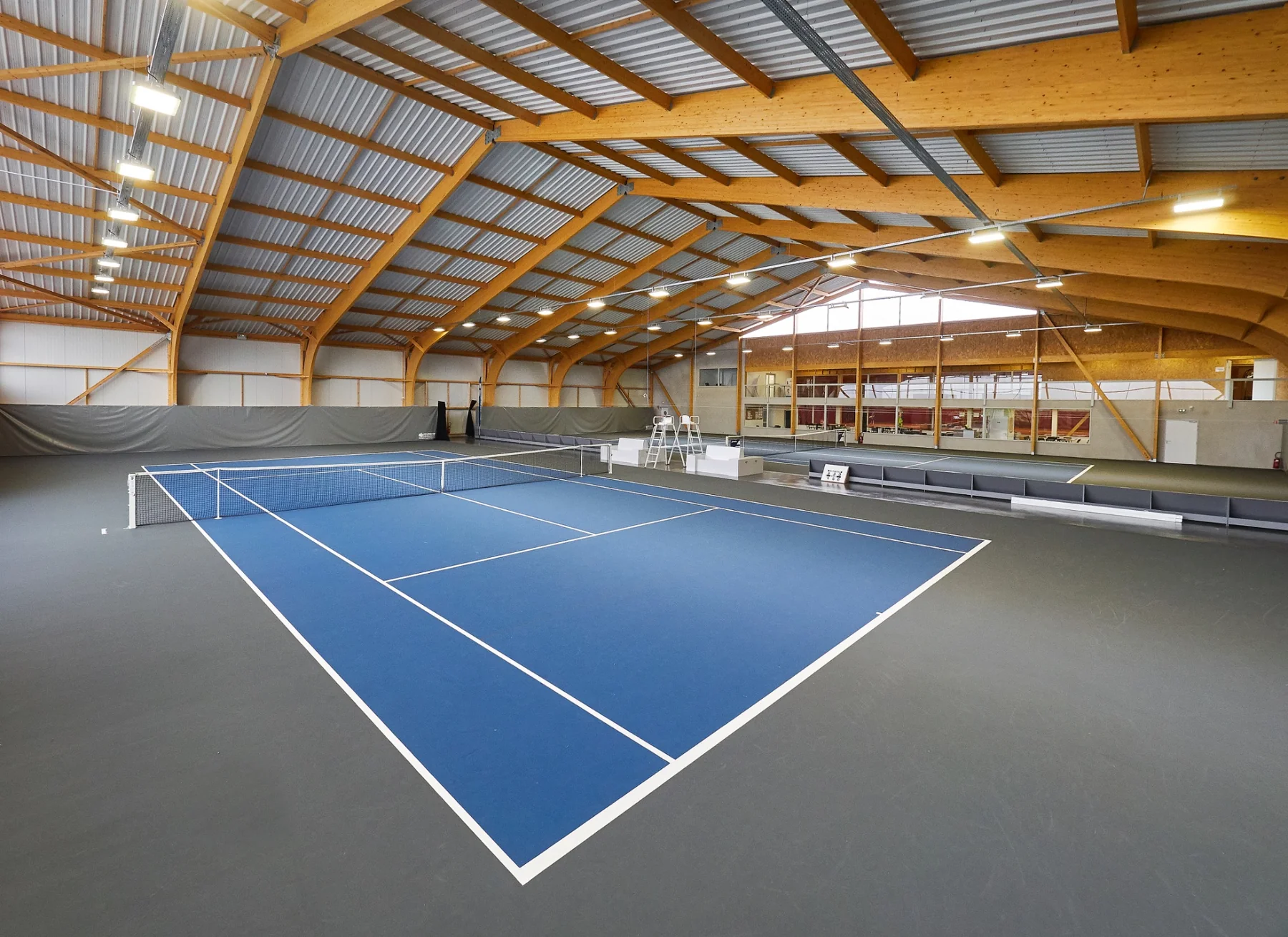 Court de tennis couvert en résine