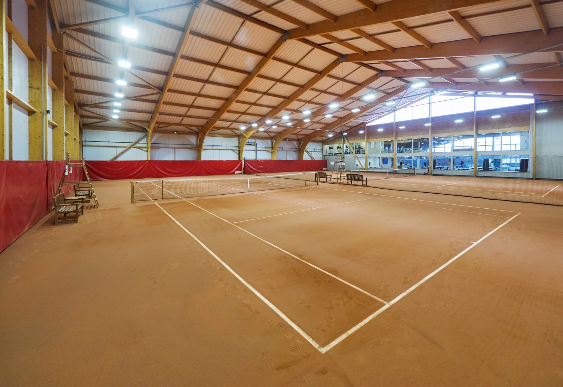 Courts de tennis couverts en terre battue